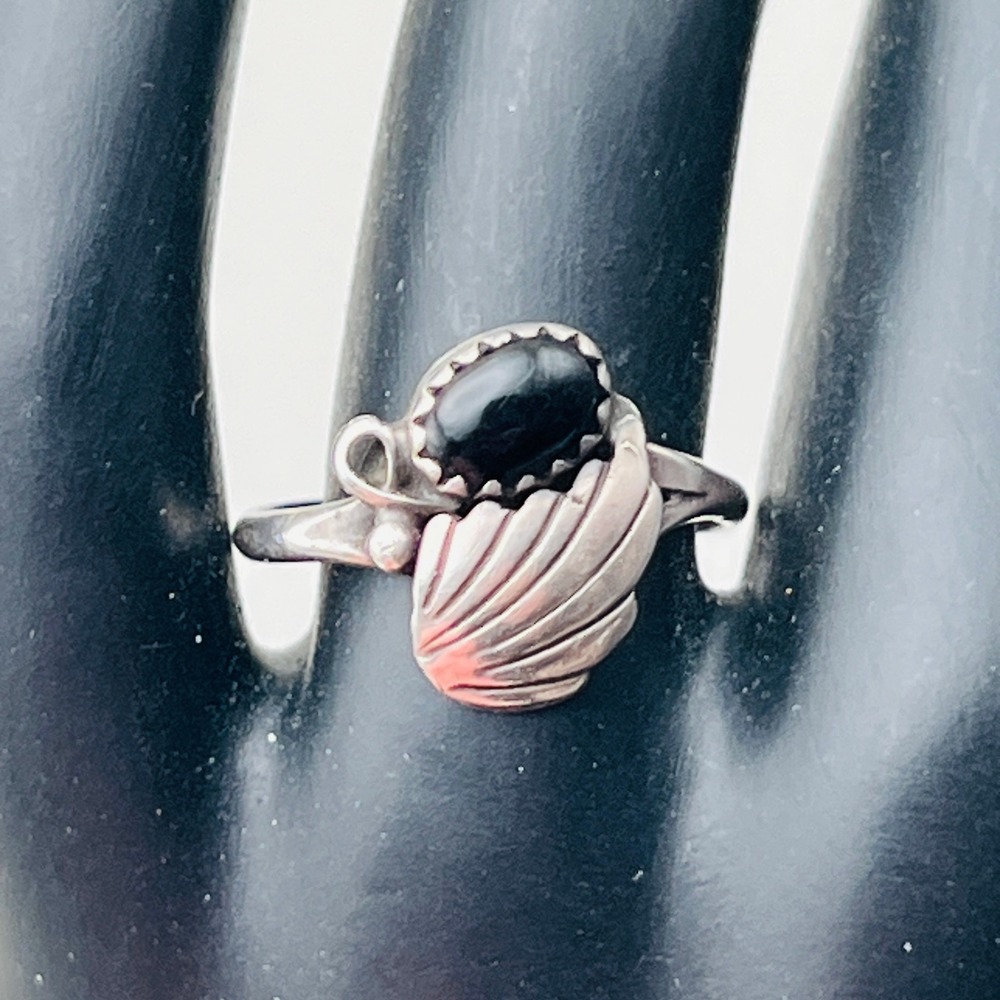 Vintage Southwestern Sterling Silver Ring Leaf Onyx Womens‎ Size 7